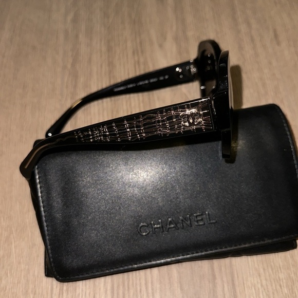 Chanel rounded square sunglasses with metal design main image 13
